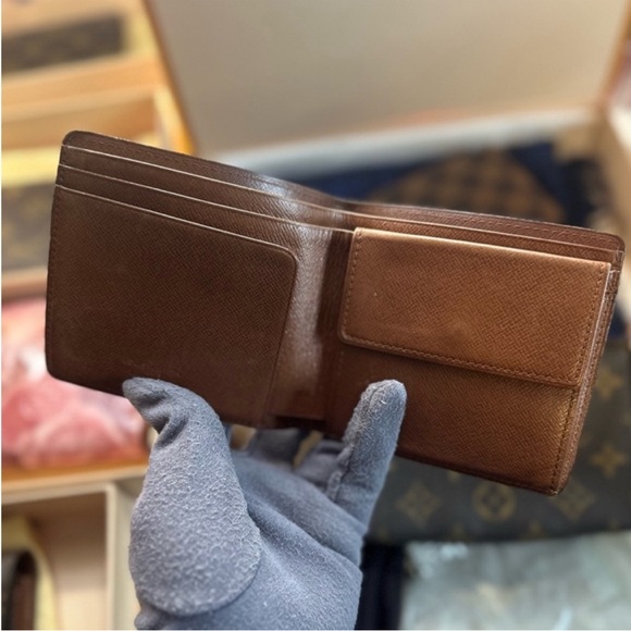 Louis Vuitton AUTHENTIC Mens Wallet - Picture 3 of 7